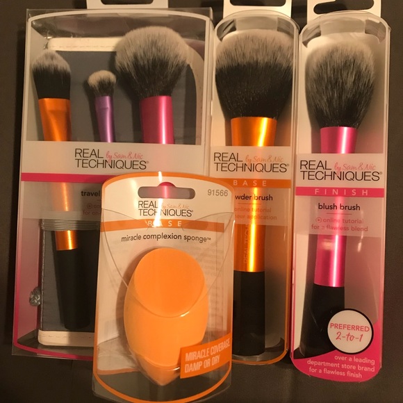Real Techniques Other - Real Techniques Makeup Brush Travel Set Bundle NWT